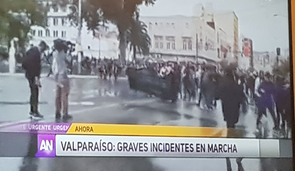 Emisión de Ahora Noticias con el rótulo Valparaíso: graves incidentes en marcha